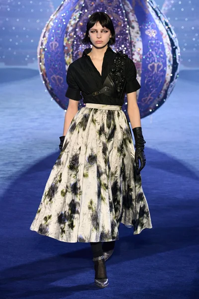 Look 27